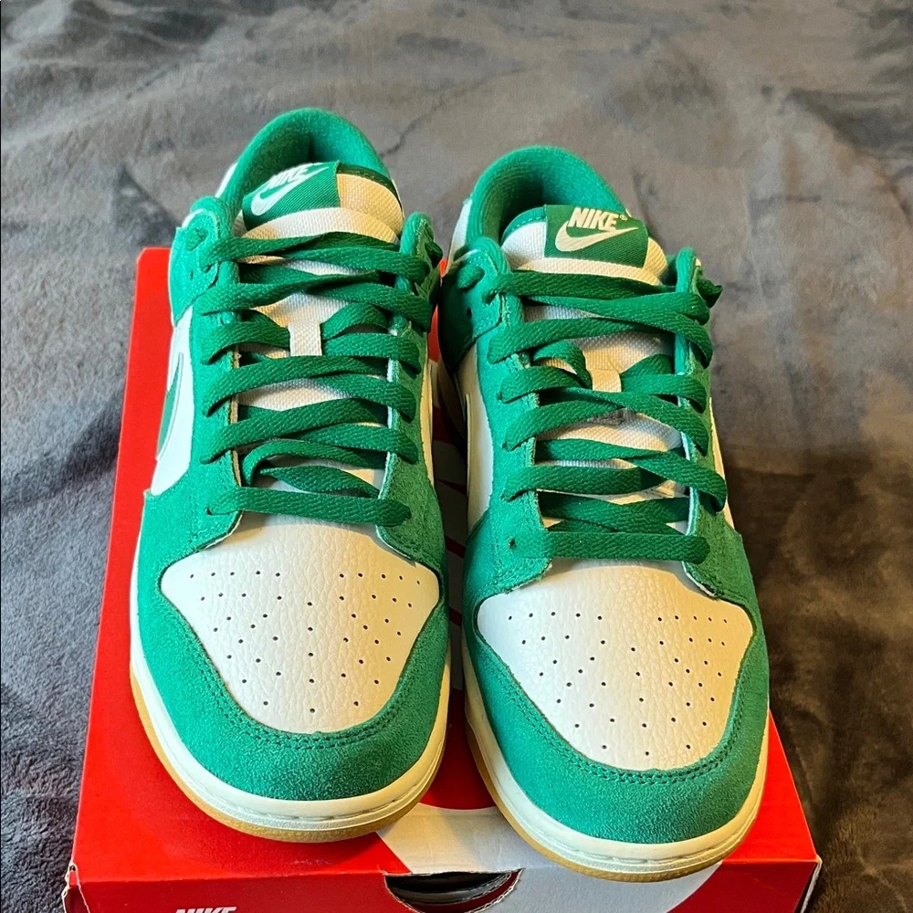 Nike Dunk Low - Picture 2 of 4